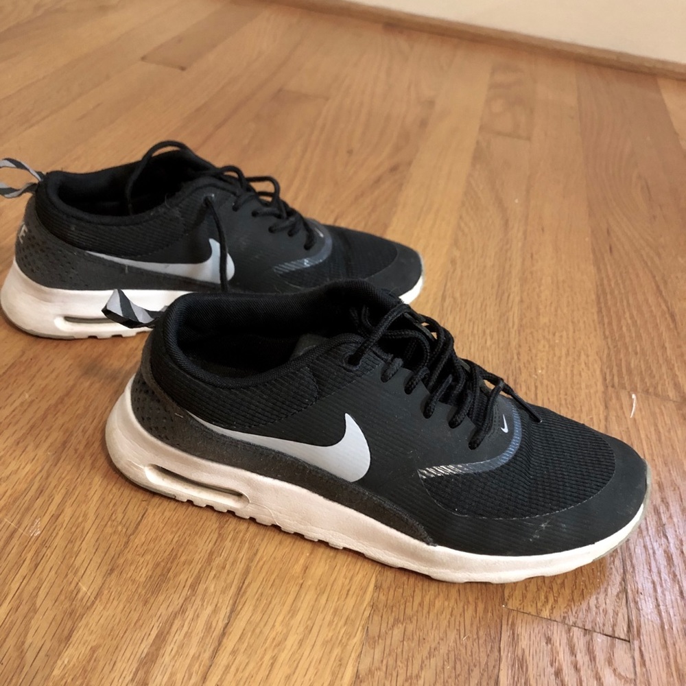 Black Nike Thea’s